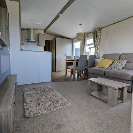 Beautiful Pet Friendly Southerness Caravan With Sea View & Decking Area Mainsriddle Exterior foto