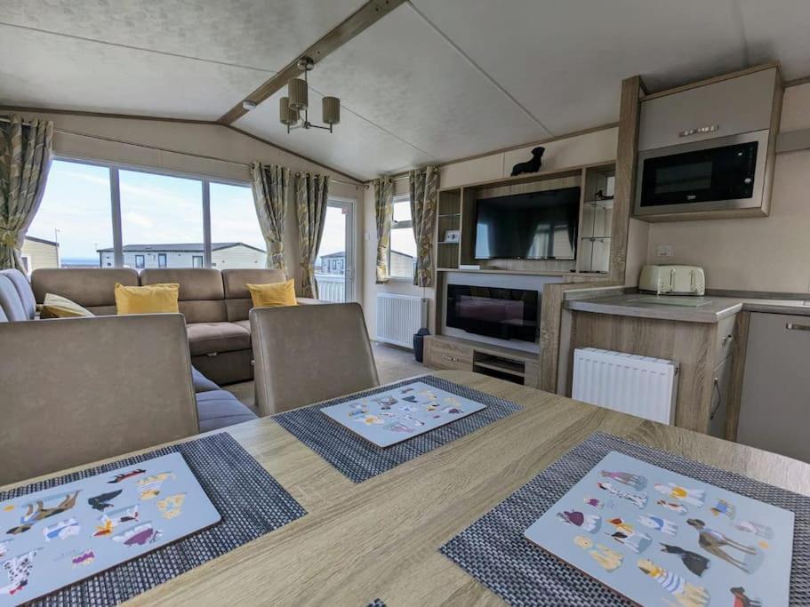 Beautiful Pet Friendly Southerness Caravan With Sea View & Decking Area Mainsriddle Exterior foto