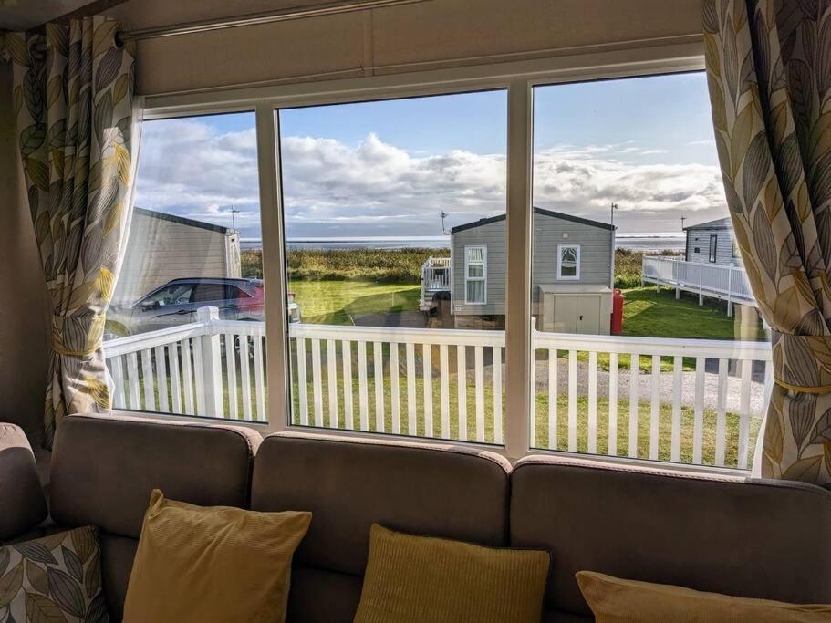 Beautiful Pet Friendly Southerness Caravan With Sea View & Decking Area Mainsriddle Exterior foto