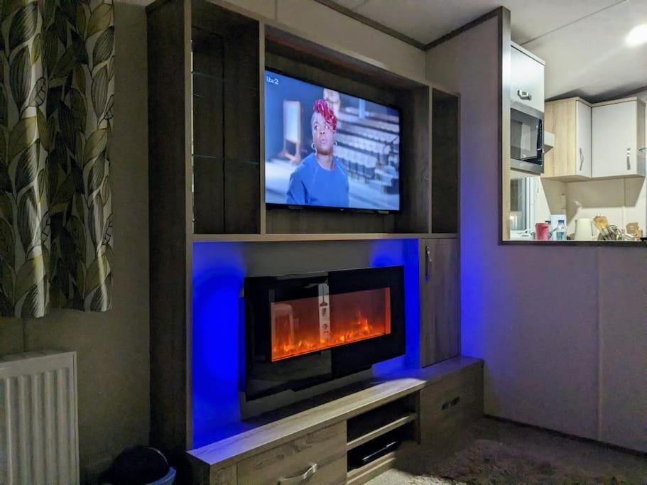Beautiful Pet Friendly Southerness Caravan With Sea View & Decking Area Mainsriddle Exterior foto