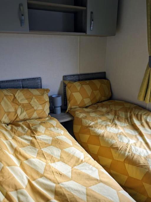 Beautiful Pet Friendly Southerness Caravan With Sea View & Decking Area Mainsriddle Exterior foto